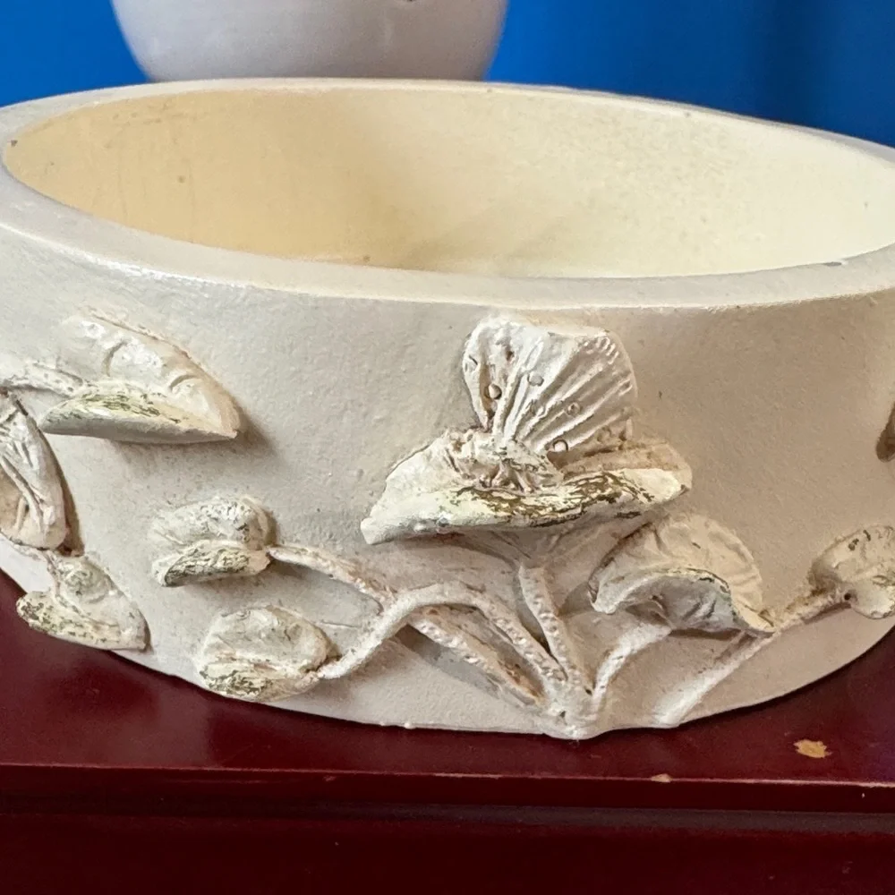 Vintage 1980 Avon Lily Fairy Daydreaming trinket or keepsake box.